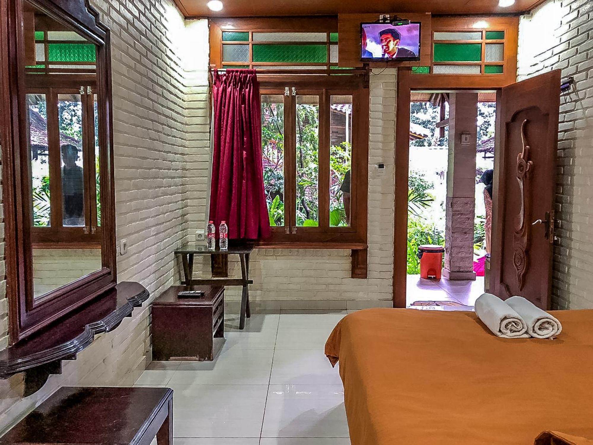 Arys Garden Hotel Yogyakarta Exterior photo